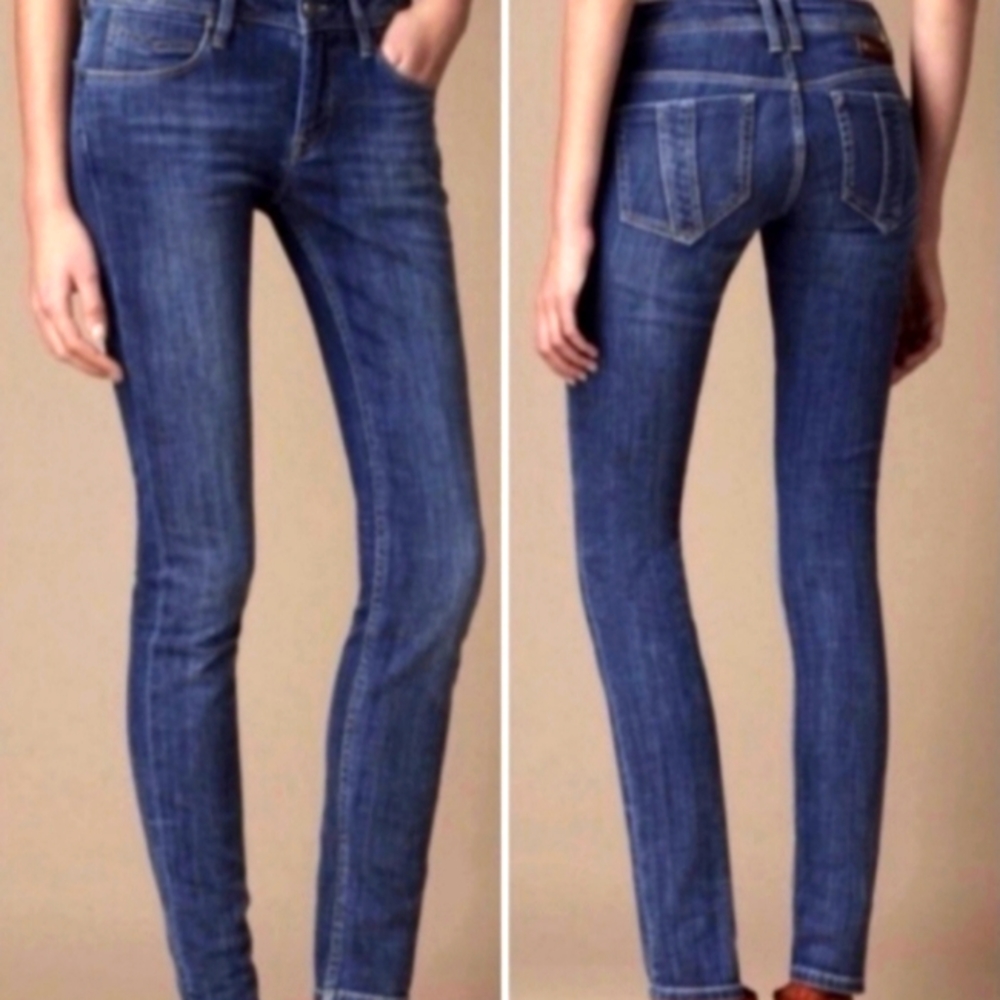 Burberry Brit Skinny jeans. 25.